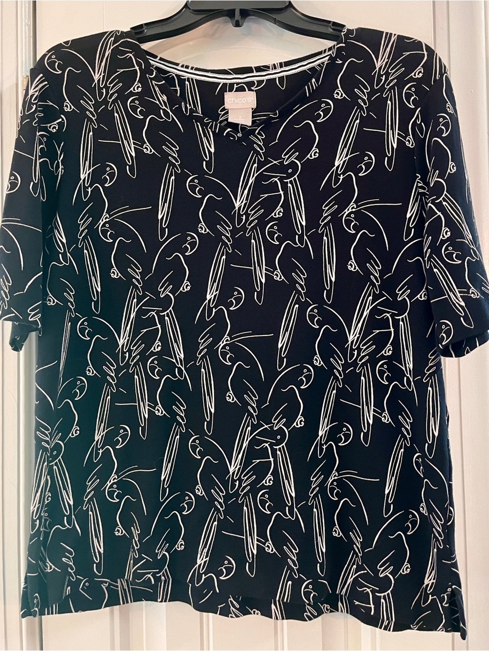 Chico's Top Women 2 US L Black/white Cotton Parrot Print
SS Whimsical Artsy